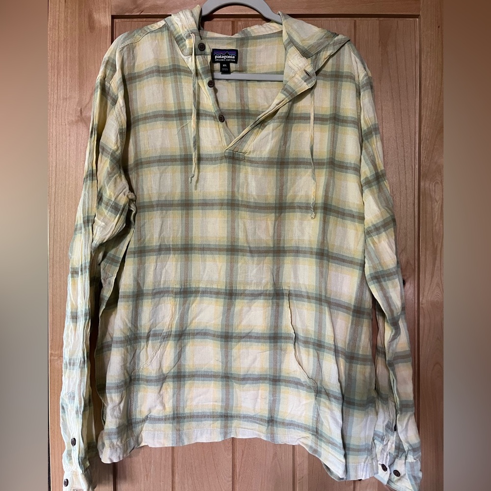 Patagonia Light Weight Hooded Shirt 
THE tag is a XXL that fits XL EUC